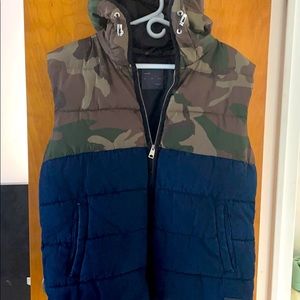 Zara Man Camo Blue Puffer Vest